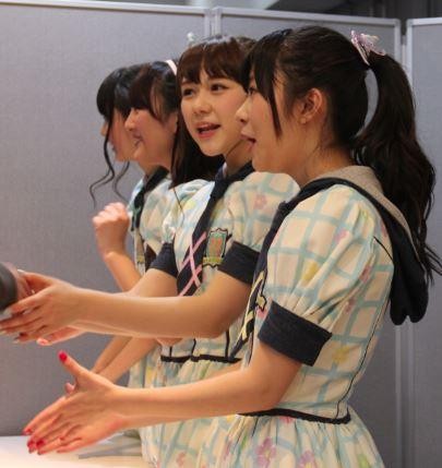アイドル刺傷事件から考察「握手会は必要なのか?」