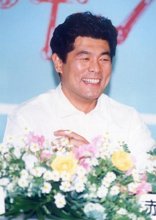 赤井英和が不祥事で廃部の近大ボクシング部を復興へ
