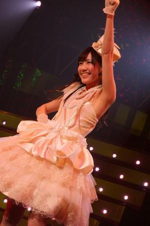 AKB48 渡辺麻友記念すべきソロデビューシングル「シンクロときめき」を初披露!