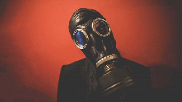 正体は工作員か、それとも宇宙人か?アメリカに出没した怪人「マッドガッサー」