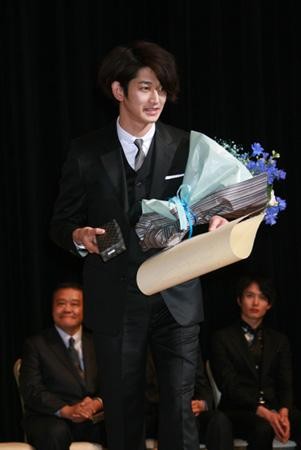 瑛太が関ジャニ・錦戸をフルボッコ!この先「西郷どん」共演は大丈夫?