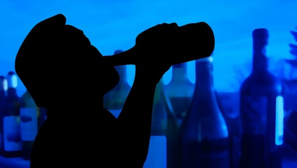 27歳高校職員が生徒と飲酒、飲酒運転で事故 「教育する側なのに未熟」怒りの声殺到