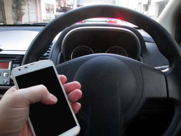 路線バス運転中に「ながらスマホ」、1日11回以上 “動かぬ証拠”見せるも容疑を否認