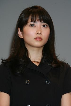杉咲花主演『ハケン占い師アタル』、初回高視聴率獲得 『女王の教室』とリンクでファンから歓喜の声