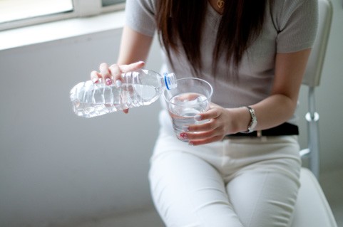飲みすぎ注意! 夏の水分補給によるペットボトル症候群の危険性