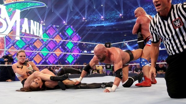 アメリカでもパワハラ論争、WWE版 伊調馨vs栄監督はメダリストの勝利!