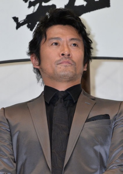内野聖陽の不倫現場を押さえた“ハレンチ写真”が写真会に大展示!【芸能界“ドロ沼”不倫ファイル】