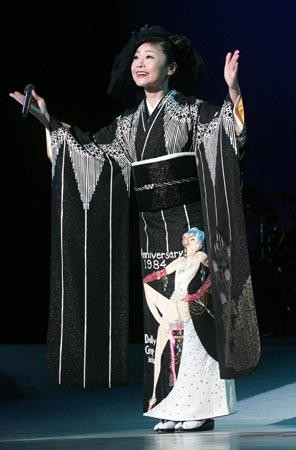 演歌歌手・神野美伽、新幹線で箸をもらえず「酷いよ」 “非常識なのは自分では”反論受けてブログ削除へ