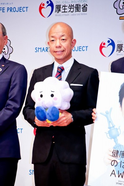 小峠、ヘビースモーカーの相方・西村に「タバコも芸能界もやめて