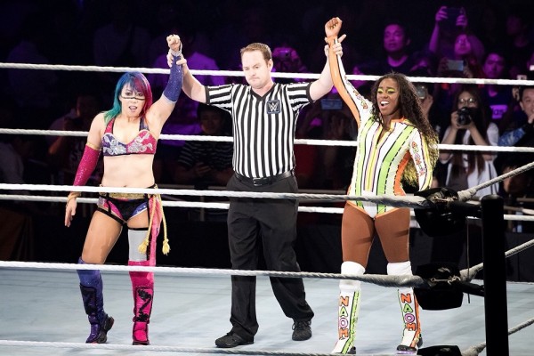 WWEスマックダウン女子王者のアスカ、ビンス・マクマホン会長が祝福も防衛戦を強制