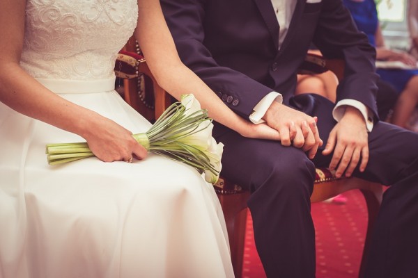 「愛しているからこそ罰を…」“妻への正しい暴力”動画をアップ、社会学者に批判殺到
