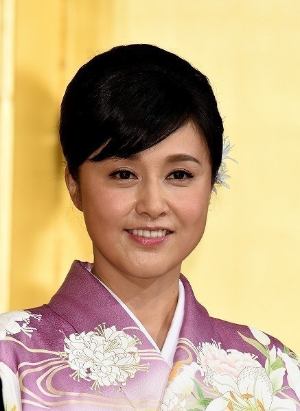 藤原紀香の“路線バスの旅”ファッションが浮世離れと話題 また「梨園の妻」の評判を下げる