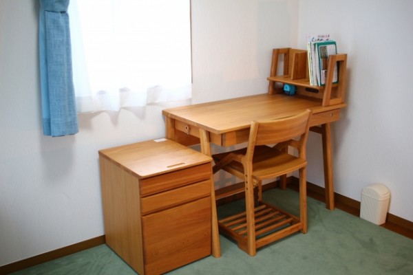 “子供部屋おじさん”が増加中? 岡崎体育も自称し大反響のネット新語、その実態は