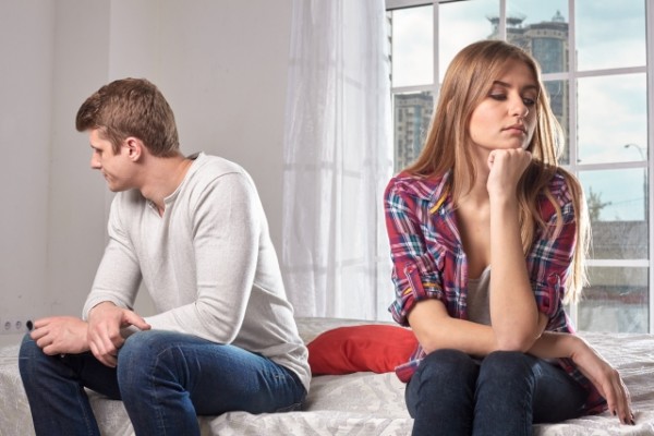 仕事熱心な女性は要注意! 公務員カップルが婚期を逃したのは… 4年間付き合った彼女と別れた男のホンネ