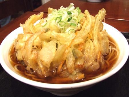 立ち食いそばの革命児!? 日本橋「よもだそば」