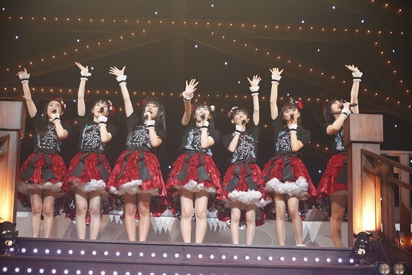 この夏、アーティスト芸人×アイドルのコラボがアツい! セールス面は誰が制す?