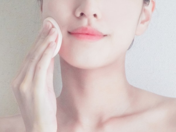 SNSと顔が違いすぎる? 「今一番可愛いOL」ユーチューバー、“画像加工”を告白し引退 被害者面に批判も
