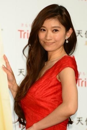 篠原涼子に離婚問題が浮上 24歳差の略奪婚もついに限界か…?