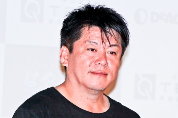 ホリエモン、新幹線の座席を倒していいか聞く客に苦言 ネットは賛否両論、最善策は?