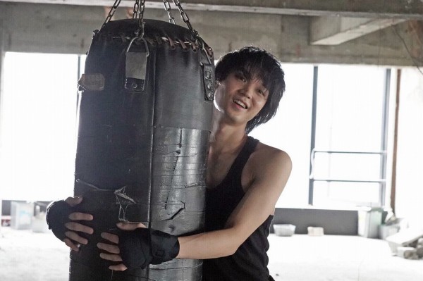『TWO WEEKS』の殺し屋灰谷役・磯村勇斗、真逆の役なのに人気ドラマのキャラを思い出す視聴者多数?