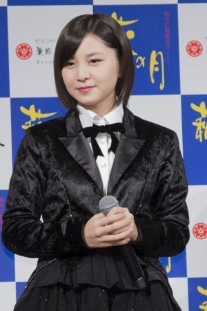 元AKB岩田華怜、売り物のぬいぐるみに“顎キス”で大炎上 数日前に同様の騒動も