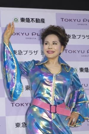 「犬好きとは思えない」デヴィ夫人、一般人の愛犬に暴言・暴力連発で炎上