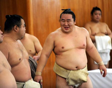 “朝青病”伝染 白鵬よ、お前もか