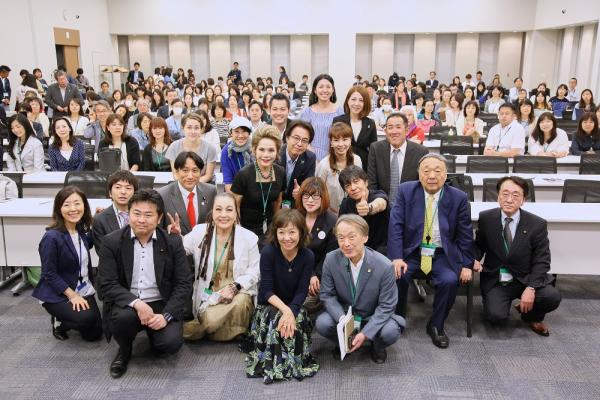 浅田美代子ら、動物愛護法改正に向け緊急集会を開催!芸能人の動物愛護活動は年々活発化