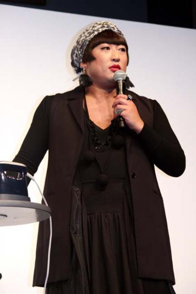 ロバート秋山 YOKO FUCHIGAMIとして自身のボヤきを代弁