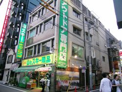 「アキバ探検隊」空中から始まるクライミング壁のナゾ