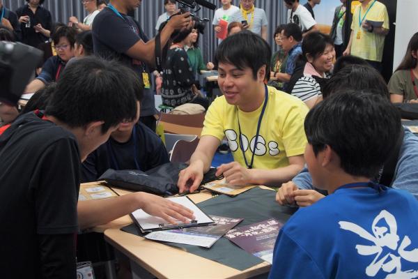 芸人と一緒に“エンジョイプレイ”! 人気芸人集合の「異言語脱出ゲーム」って何?