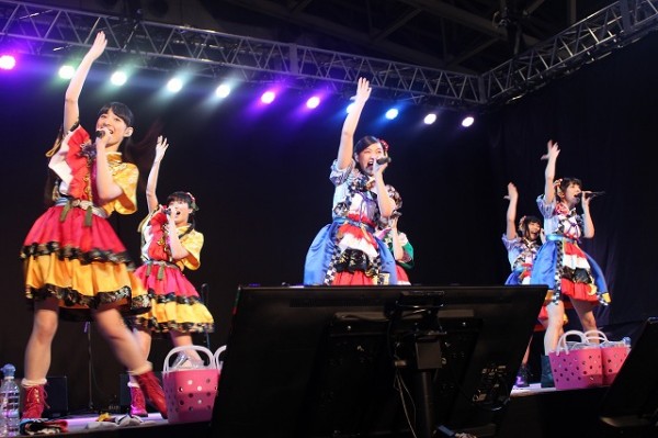 エビ中・真山りか ニコ二コ超会議でのコラボライブで「『おそ松さん』の限定タオル欲しい!」