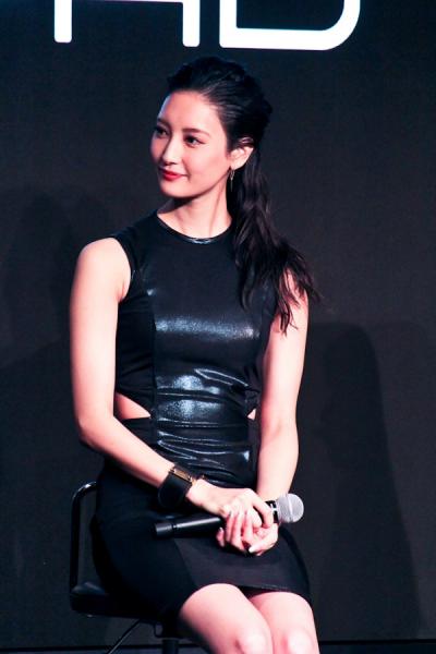 CMでお尻を大胆披露! 菜々緒、自身のヒップに辛口評価「65点」