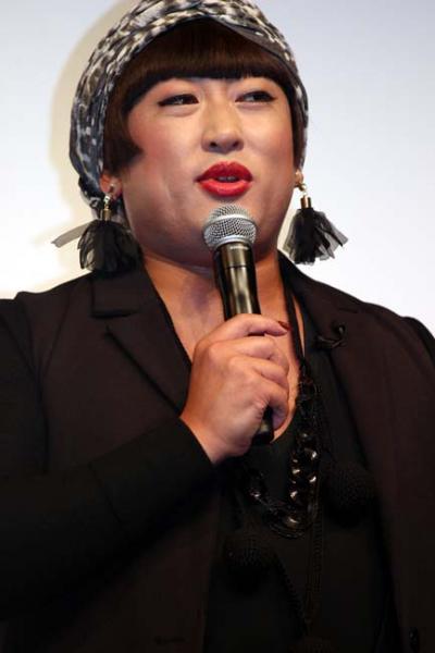 ロバート秋山 YOKO FUCHIGAMIとして自身のボヤきを代弁