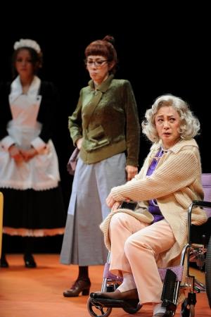 舞台「8人の女たち」の公開舞台稽古 浅野温子「これから楽しい本番を迎えられたら嬉しいな、と思っております」