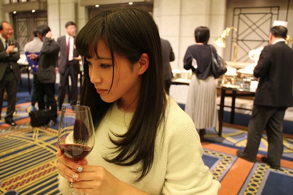 「ボジョレー」解禁! 36種類ものワインがズラリ「メルシャン 利き酒会」