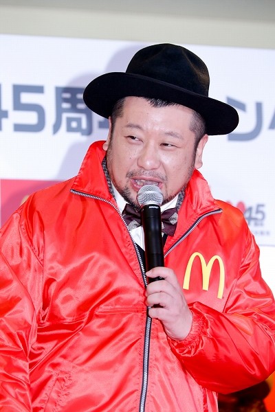 ケンドーコバヤシ、恋愛解禁のたかみなにエール「バンバン遊んだらええ」