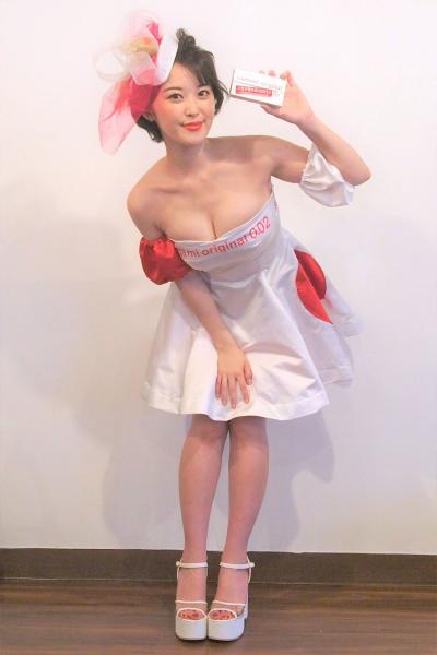初ドラマが“血みどろで鉄パイプ”!? グラビアも女優もこなす忍野さら、「サガミオリジナル002宣伝大使」に就任