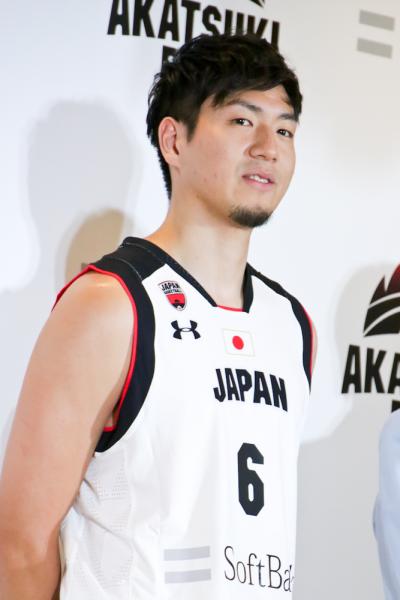 バスケ日本代表、3億円ゲット! 八村塁はソフトバンクの5Gイメージキャラクターに