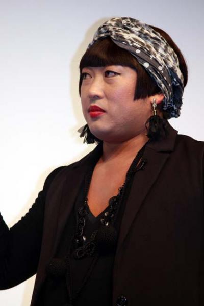 ロバート秋山 YOKO FUCHIGAMIとして自身のボヤきを代弁