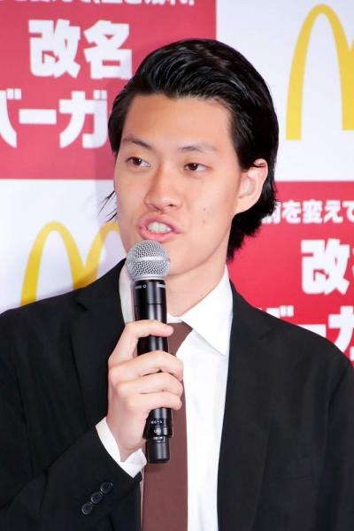 霜降り明星、新時代に抱負「令和の中心になれるような芸人に」 せいやはモノマネ強化宣言