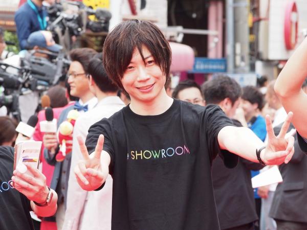 スター揃いのレッドカーペットで、一番人気はユーチューバー? 沖縄国際映画祭、受賞作決定!