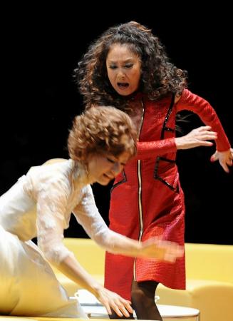 舞台「8人の女たち」の公開舞台稽古 浅野温子「これから楽しい本番を迎えられたら嬉しいな、と思っております」