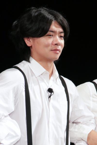 「もうすべて忘れて…」霜降り明星のせいや、ピアノで所属事務所の現在を表現