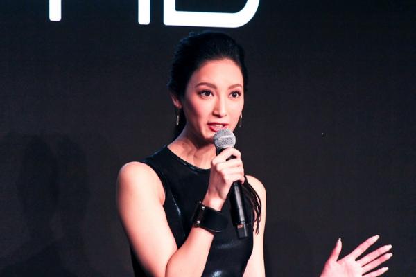 CMでお尻を大胆披露! 菜々緒、自身のヒップに辛口評価「65点」