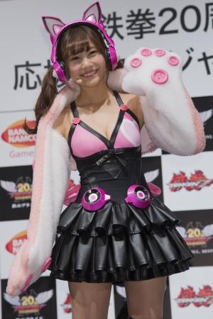佐野ひなこ、セクシーキャラのコスプレに上機嫌!