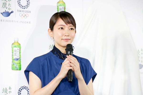 「結婚指輪を見せているみたい」吉岡里帆、自身のリラックス法明かす