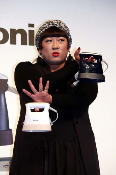 ロバート秋山 YOKO FUCHIGAMIとして自身のボヤきを代弁
