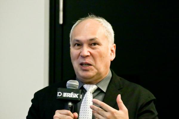 モーリー・ロバートソンは"計算高い少年"タイプ？ 自己性格 ...