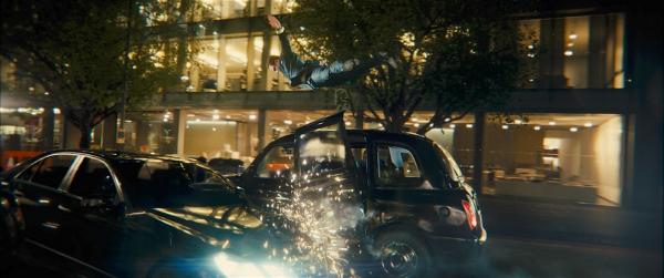 “中二病心をくすぐる”小道具写真解禁!キングスマン新作、本日配信スタート